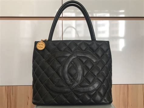 chanel medallion tote discontinued|Chanel so black.